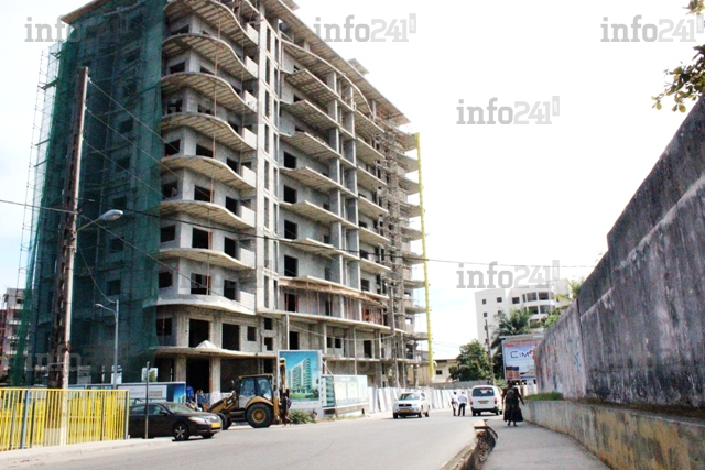 Un ouvrier survit à une chute d’un immeuble de 40 mètres à Libreville