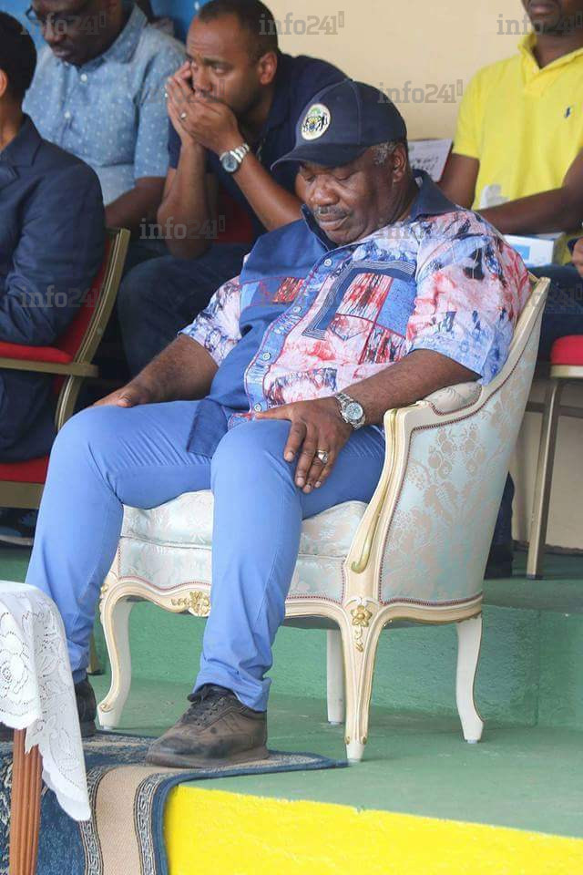 Ali Bongo s’endort en pleine tournée républicaine&nbsp;!